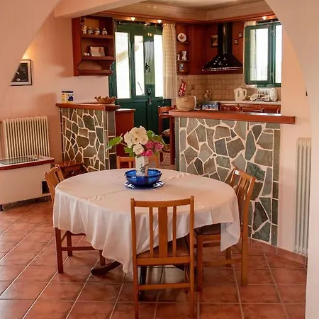 Pine Tree Family House דירה לפקימי