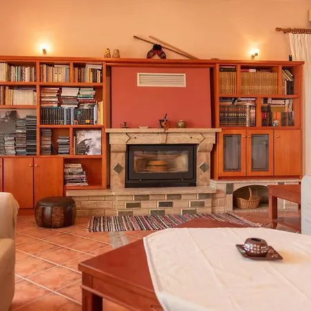 דירה Pine Tree Family House לפקימי