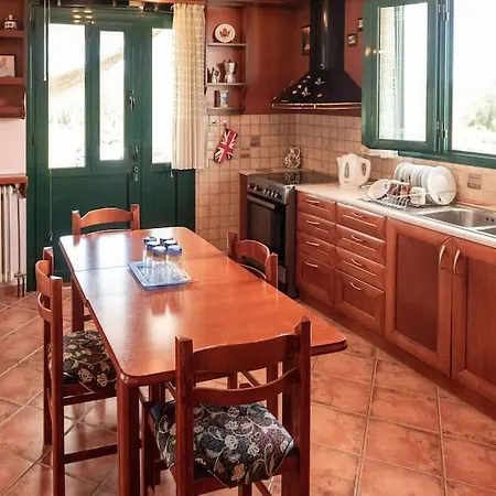 Pine Tree Family House דירה