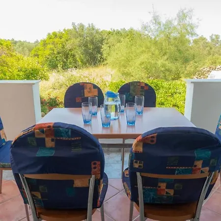 דירה Pine Tree Family House לפקימי